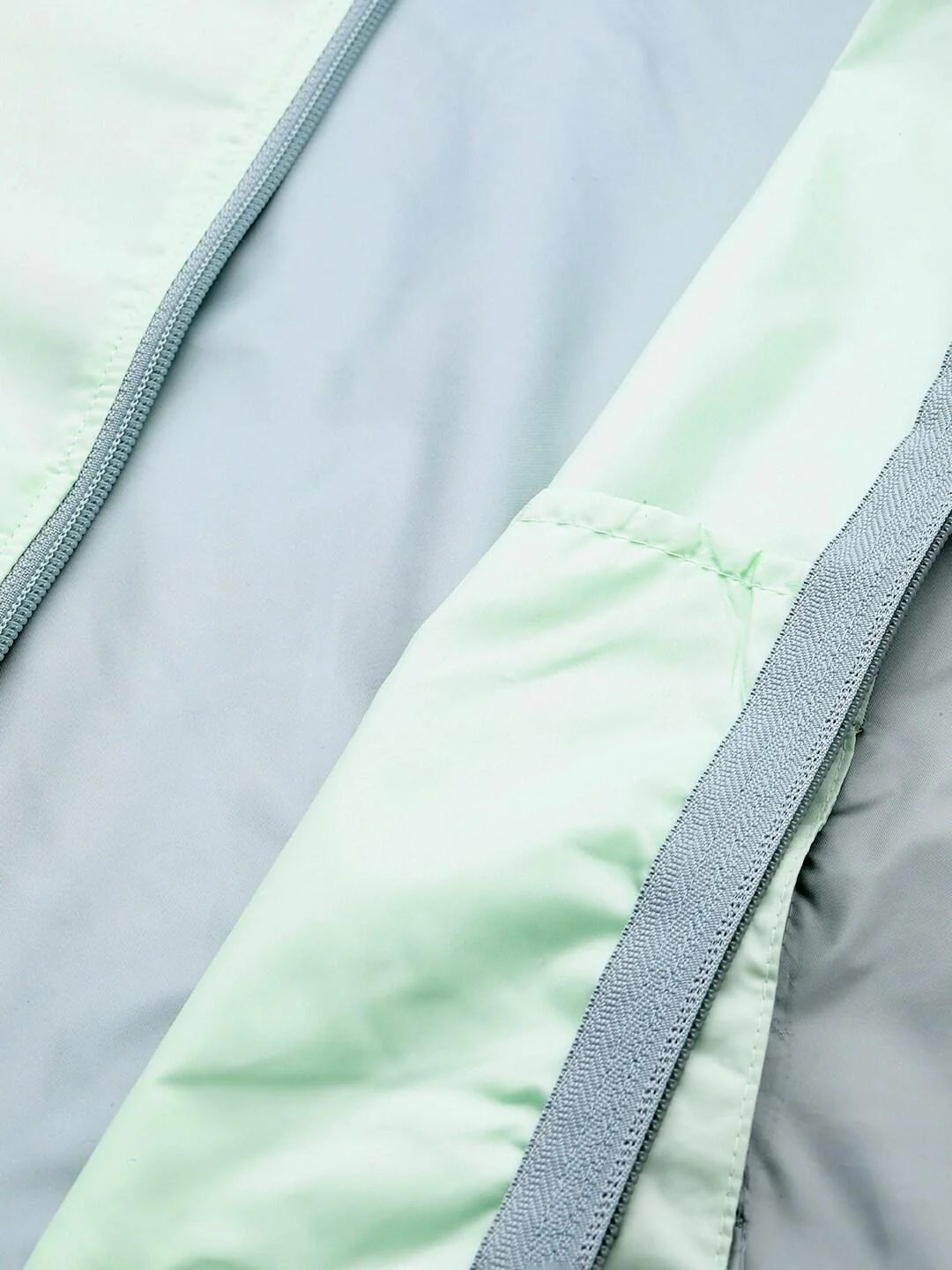 Columbia Men Green Point Park Windbreaker (Sun Protection) - Image 10