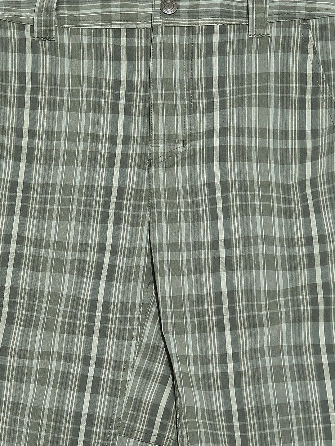 Columbia Men Green Cool Creek  Stretch Plaid Short - Image 6