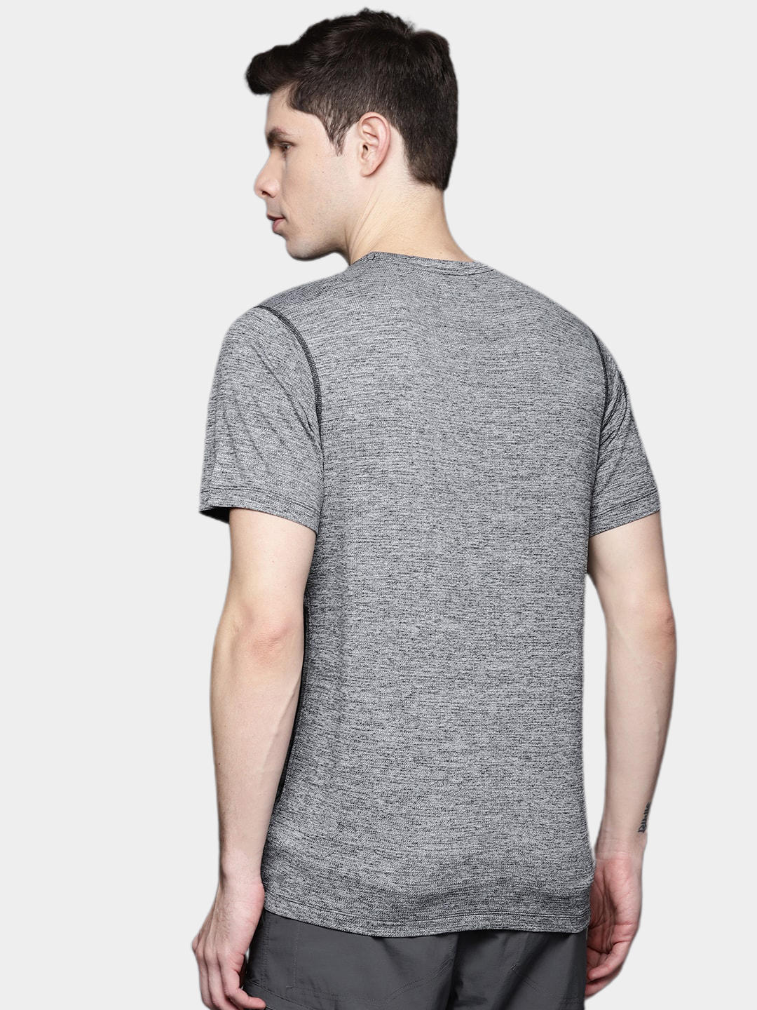 Columbia Men Black Deschutes Runner Short Sleeve Shirt - Image 10
