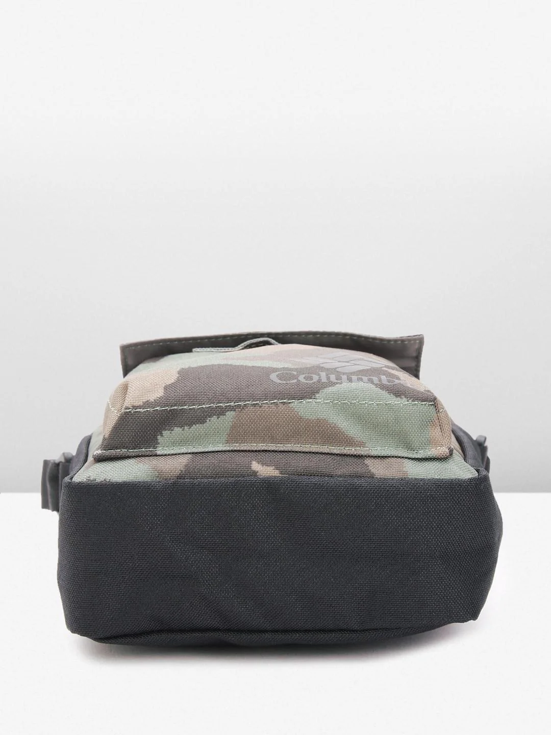 Columbia Unisex Green Zigzag Side Bag - Image 5